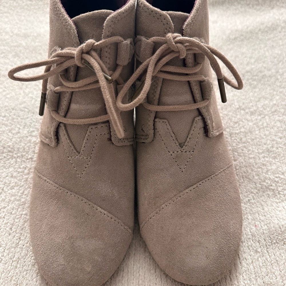 TOMS Women's Suede Ankle Boots - Tan